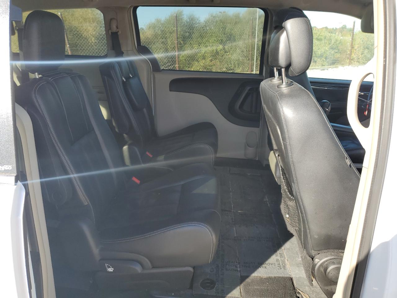 Chrysler Minivan Touring Image 10