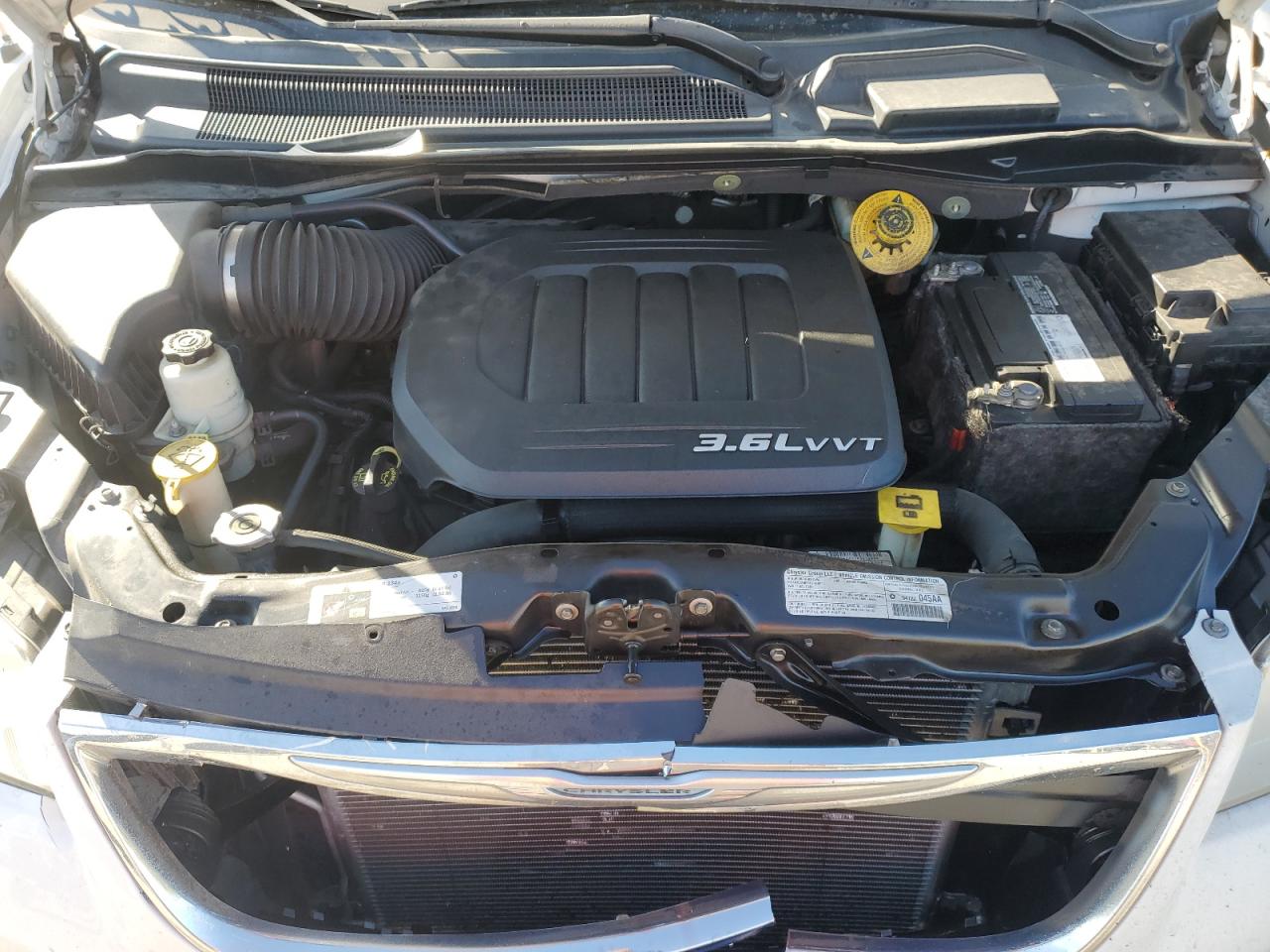 Chrysler Minivan Touring Image 9