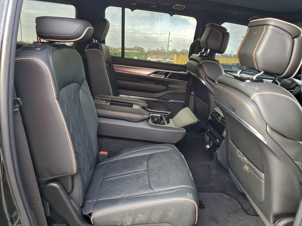 Jeep Grand Wagoneer Series Iii Image 7