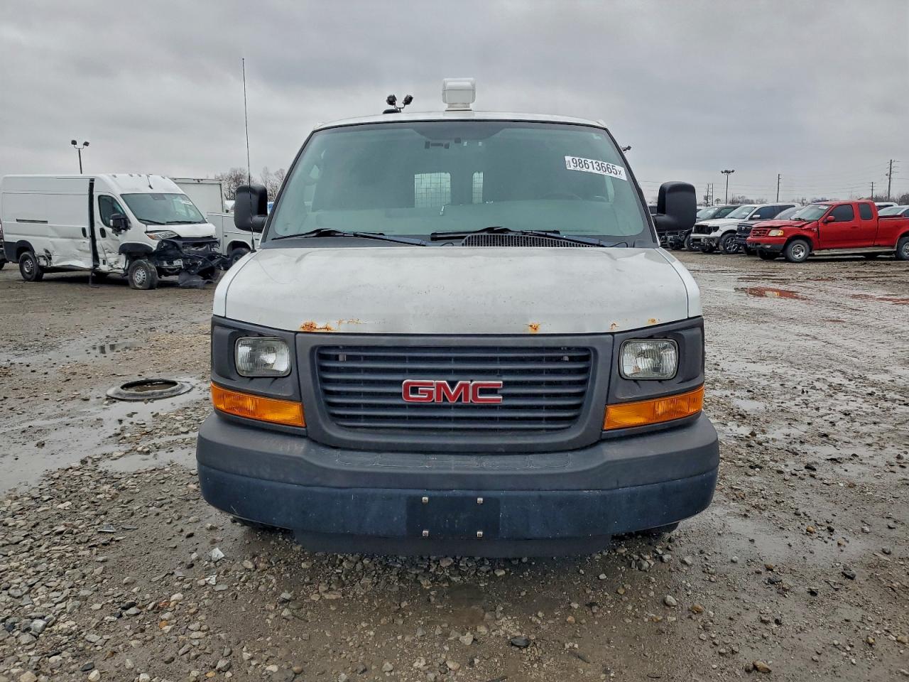 GMC Savana G1500 Image 14