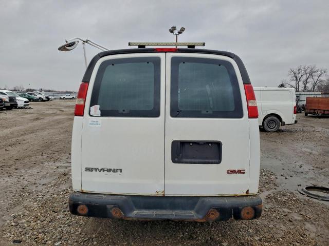 GMC Savana G1500 Image 13