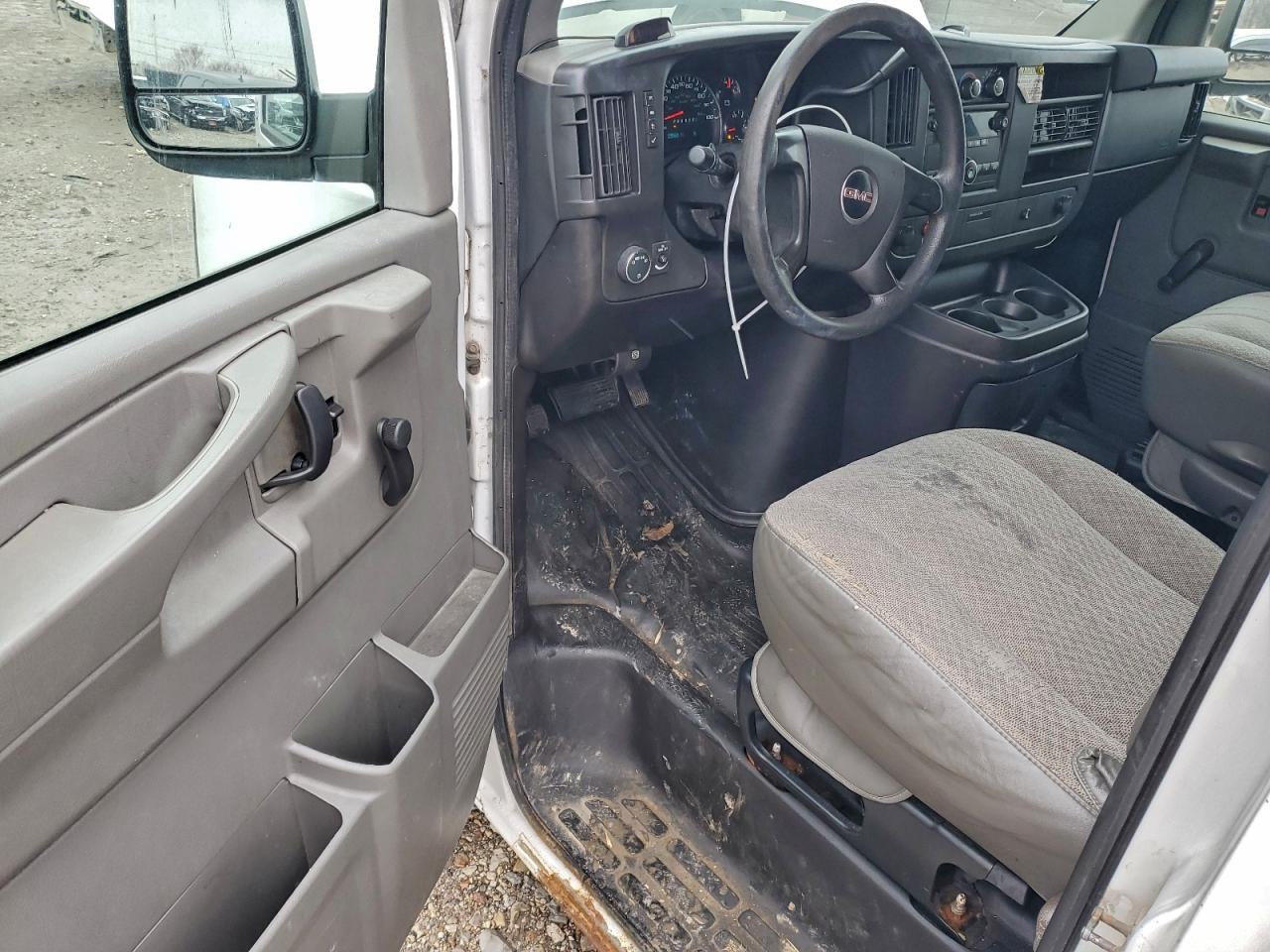 GMC Savana G1500 Image 9