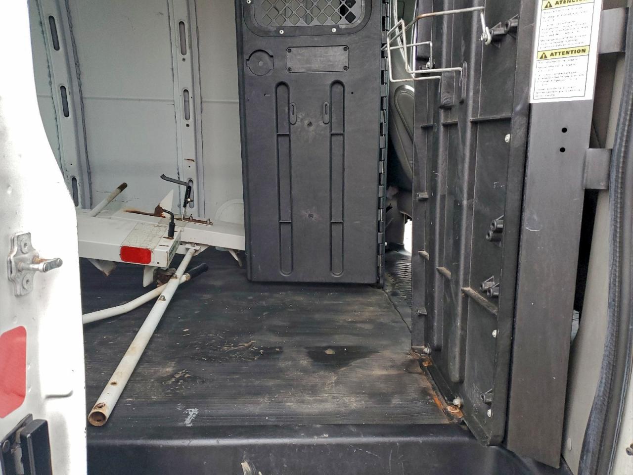 GMC Savana G1500 Image 10