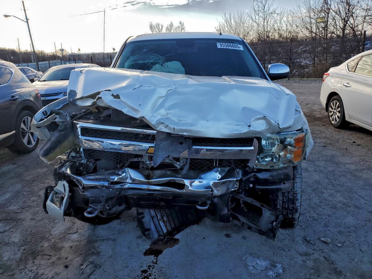 Chevrolet Silverado K1500 Ltz Image 2