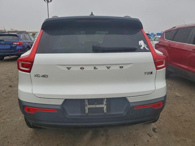 Volvo XC40 T5 R-design Image 6