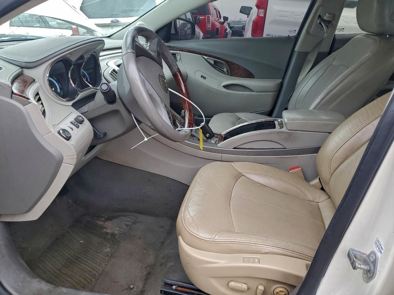 Buick LaCrosse Touring Image 4