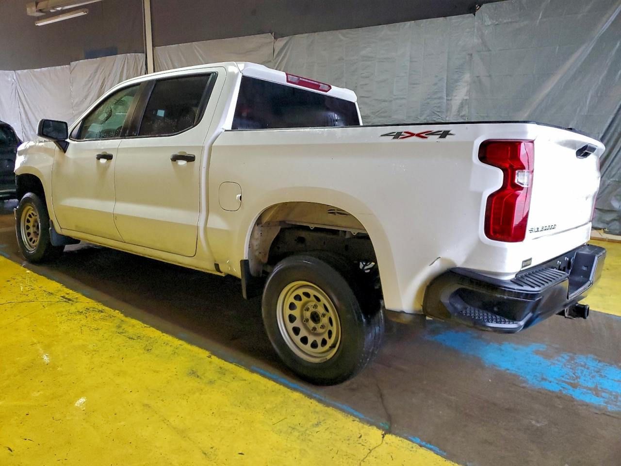 Chevrolet Silverado K1500 Image 3