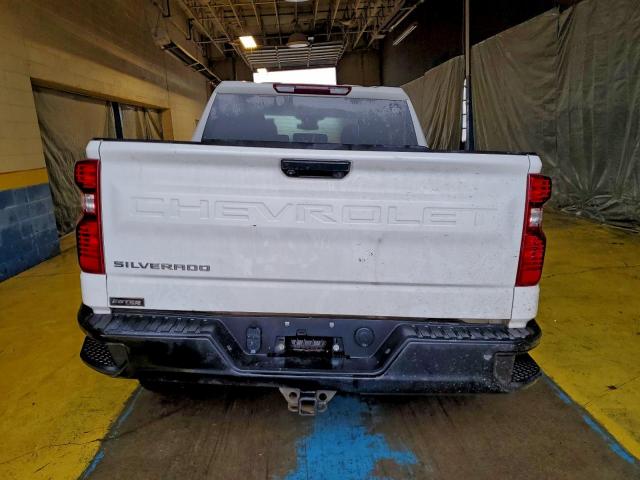 Chevrolet Silverado K1500 Image 4