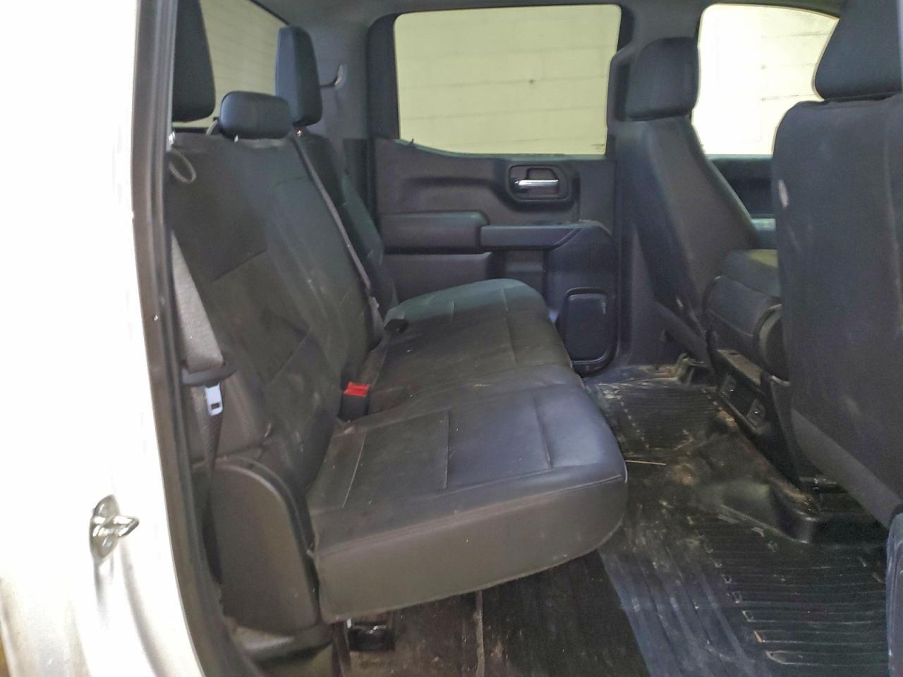 Chevrolet Silverado K1500 Image 11