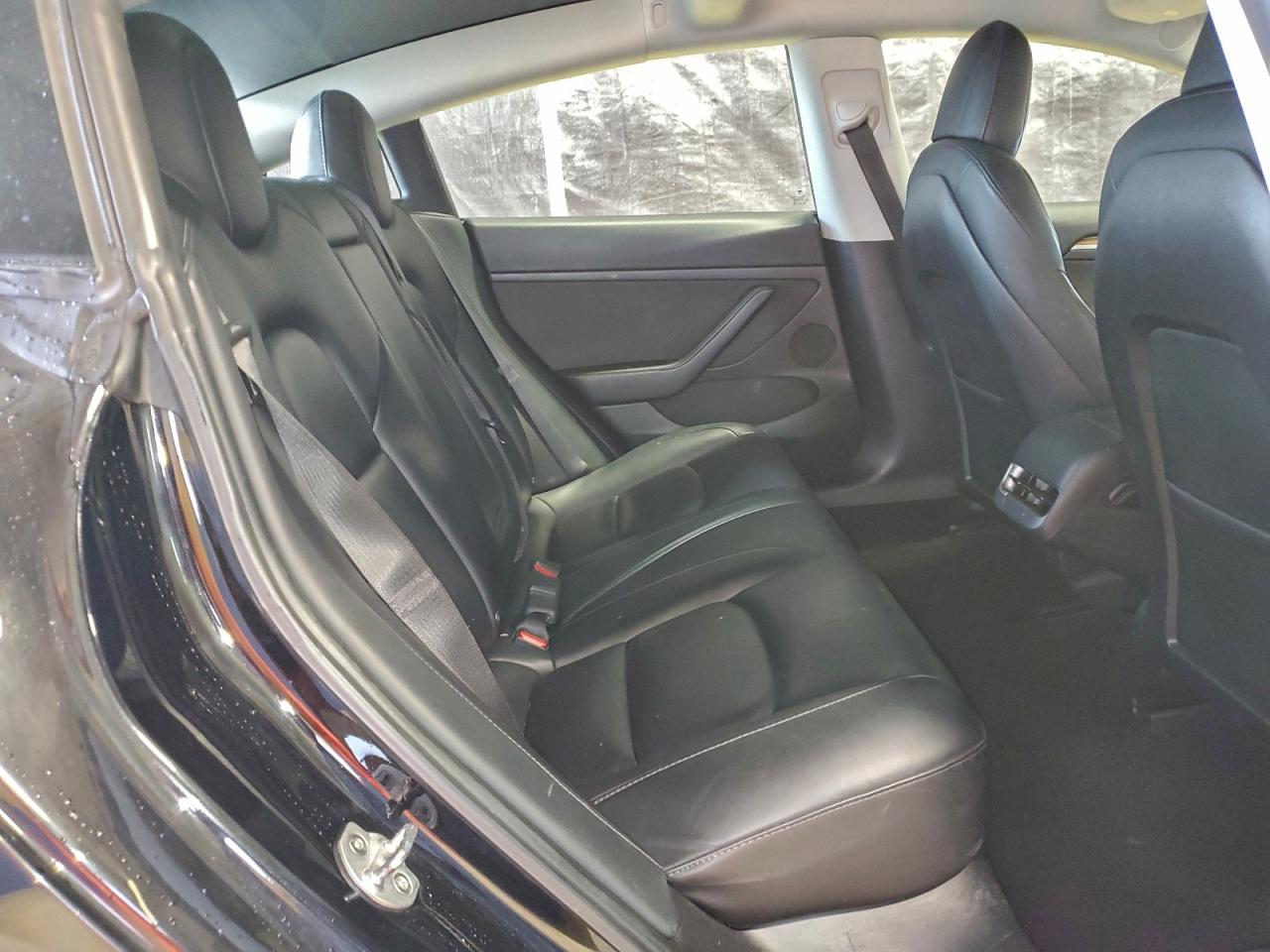 Tesla Model 3 Image 11