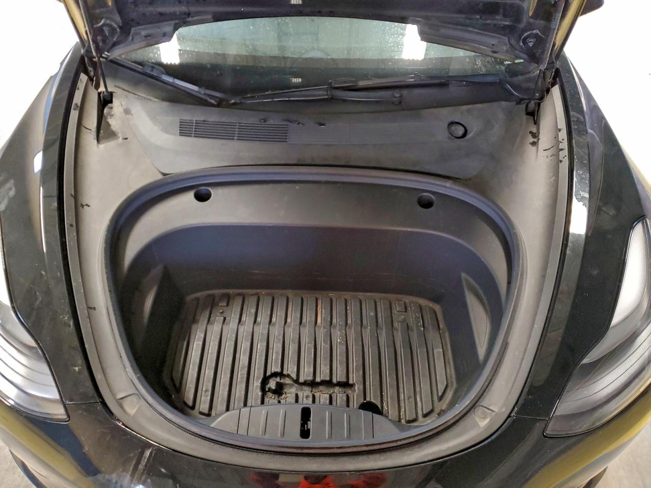 Tesla Model 3 Image 7