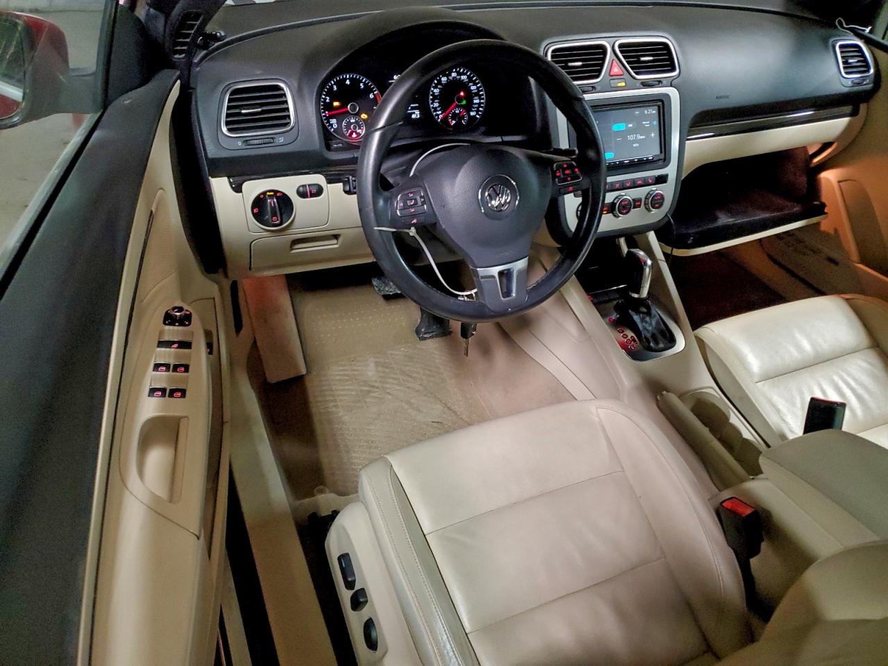 Volkswagen Eos Lux Image 2