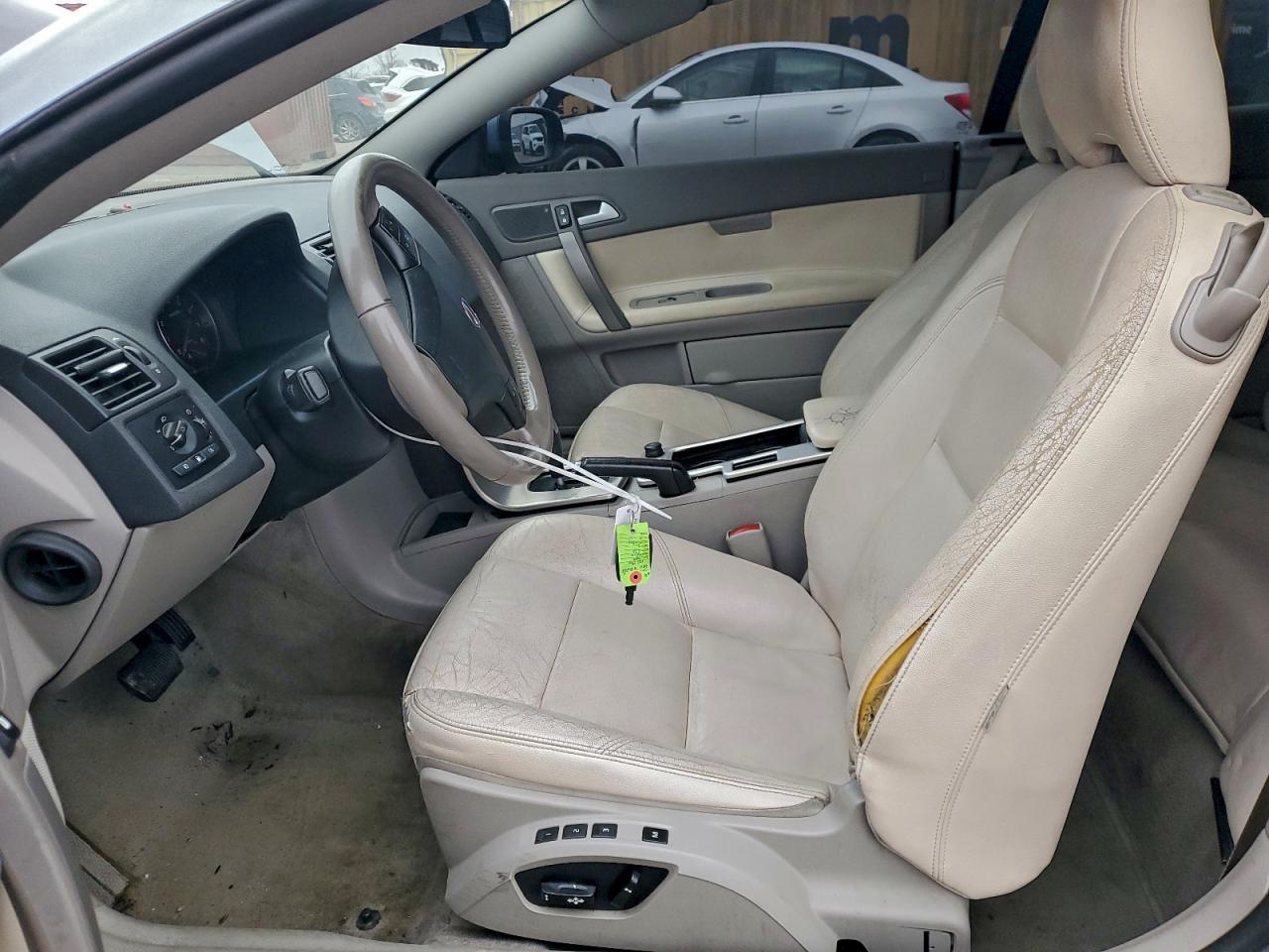 Volvo C70 T5 Image 3