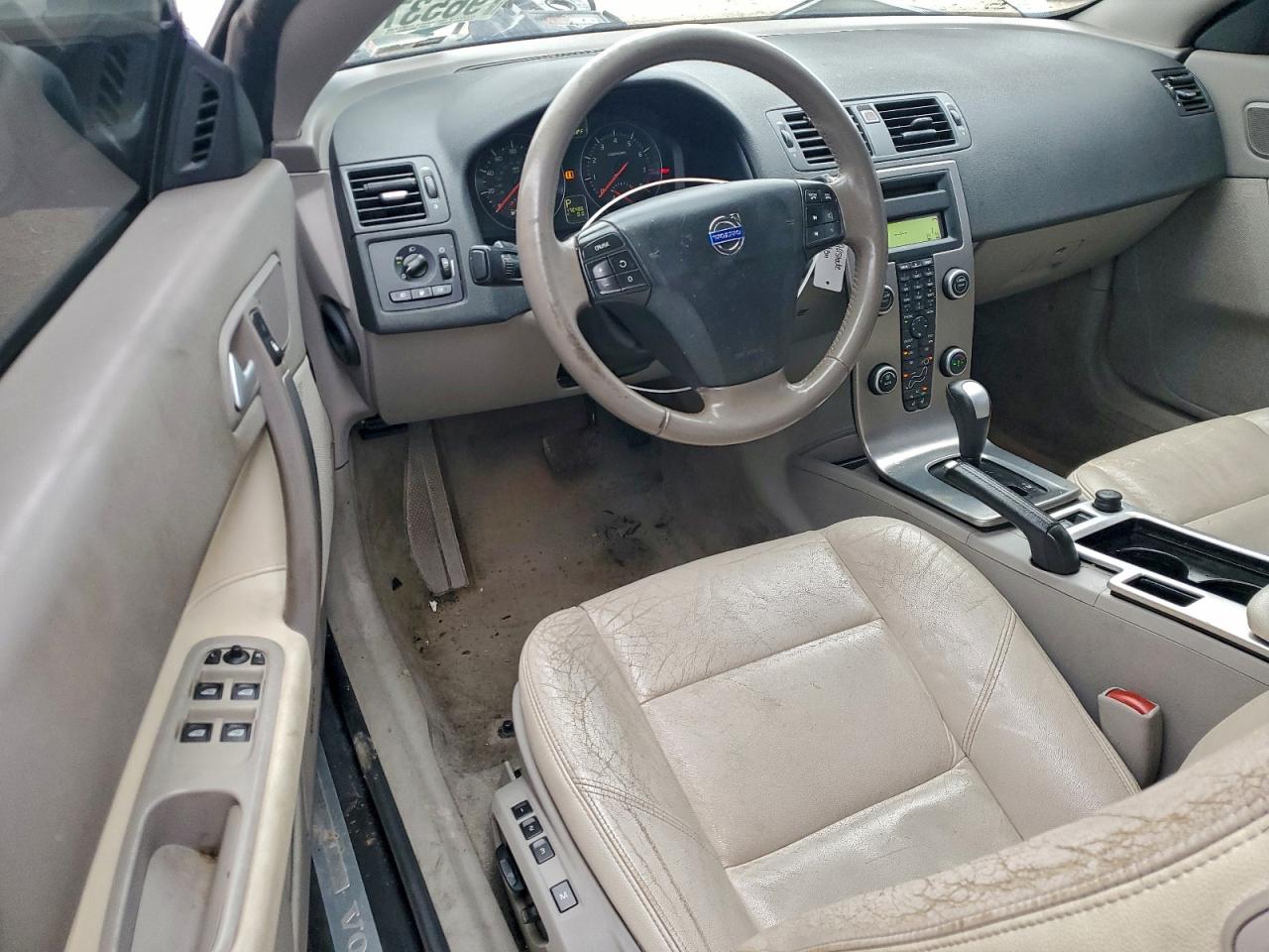 Volvo C70 T5 Image 10