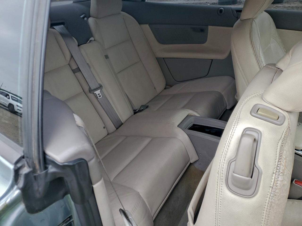 Volvo C70 T5 Image 4