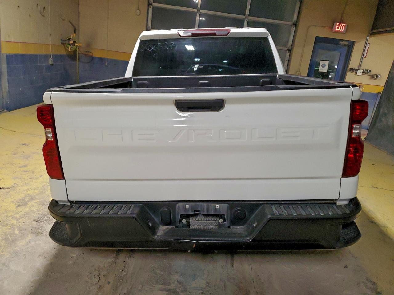 Chevrolet Silverado K1500 Image 4