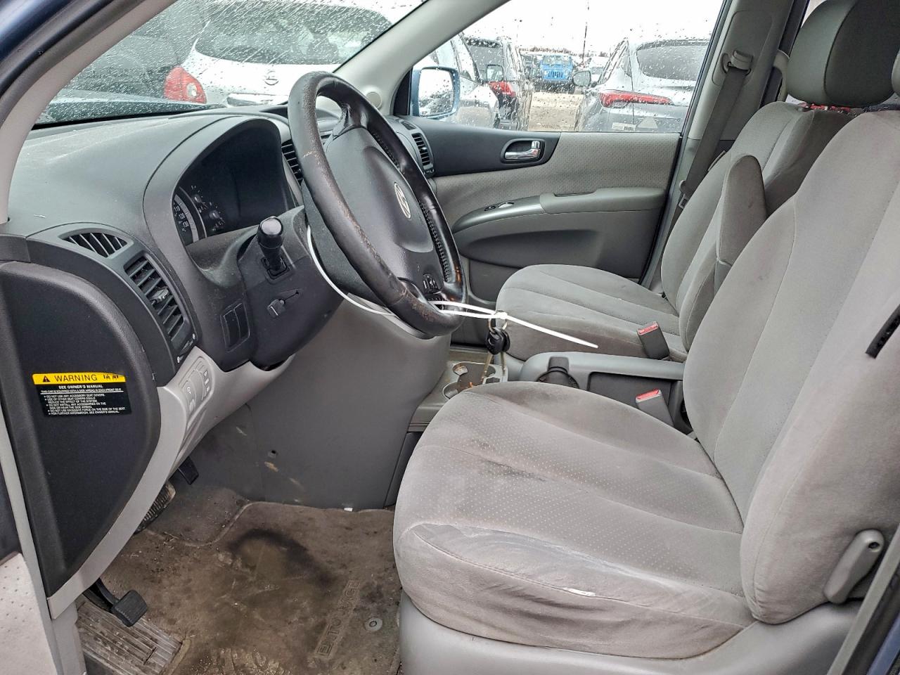 Hyundai Entourage Gls Image 3