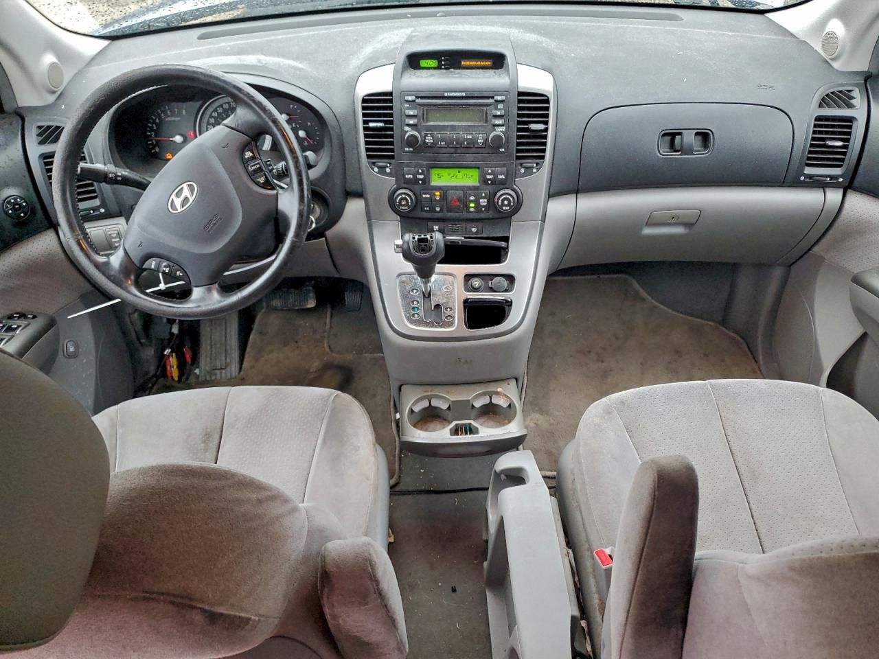 Hyundai Entourage Gls Image 11