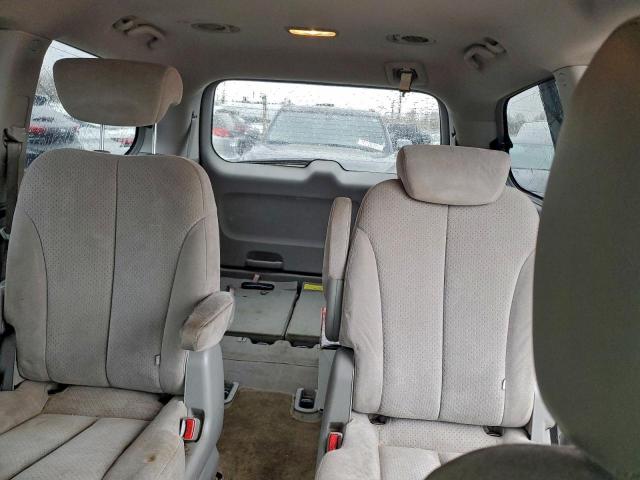 Hyundai Entourage Gls Image 6