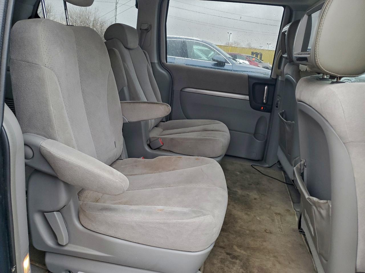 Hyundai Entourage Gls Image 8